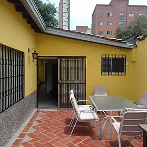 Yellow House Медельин